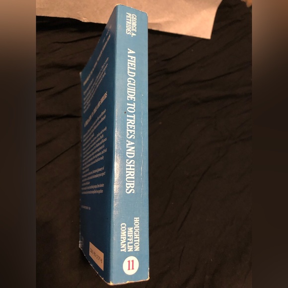 A Field Guide to Trees and Shrubs Book / 1958 , 1972 - Picture 3 of 7